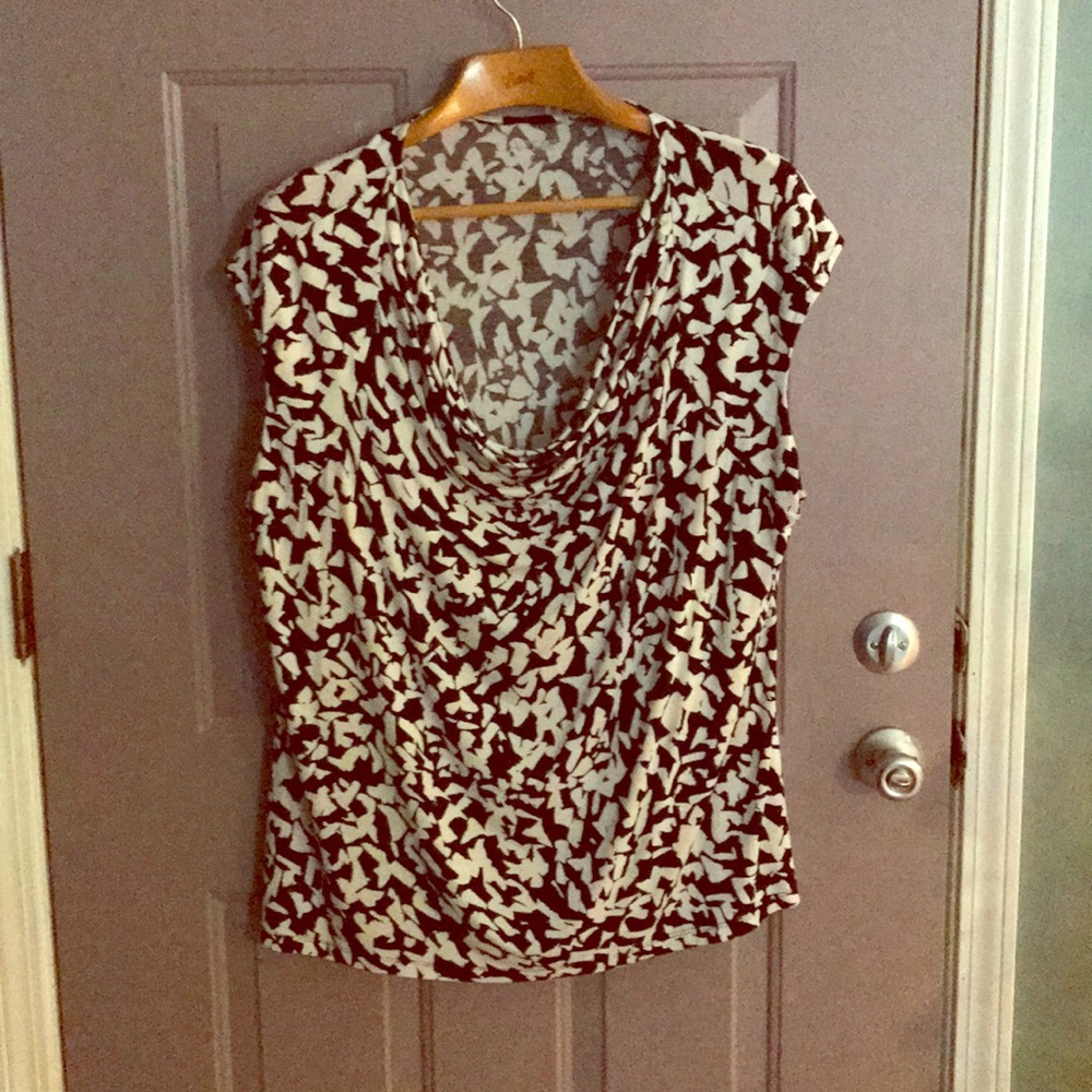 Sleeveless black and white shirt